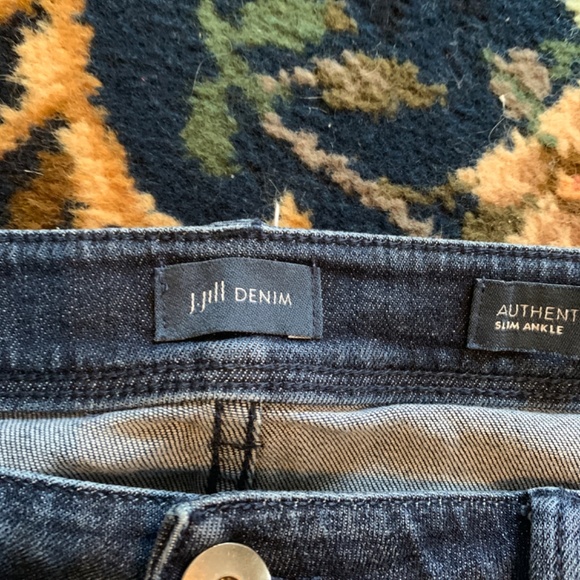 J.jill Denim side stripe authentic fit slim ankle stretch jeans. Pre-loved - Picture 2 of 6
